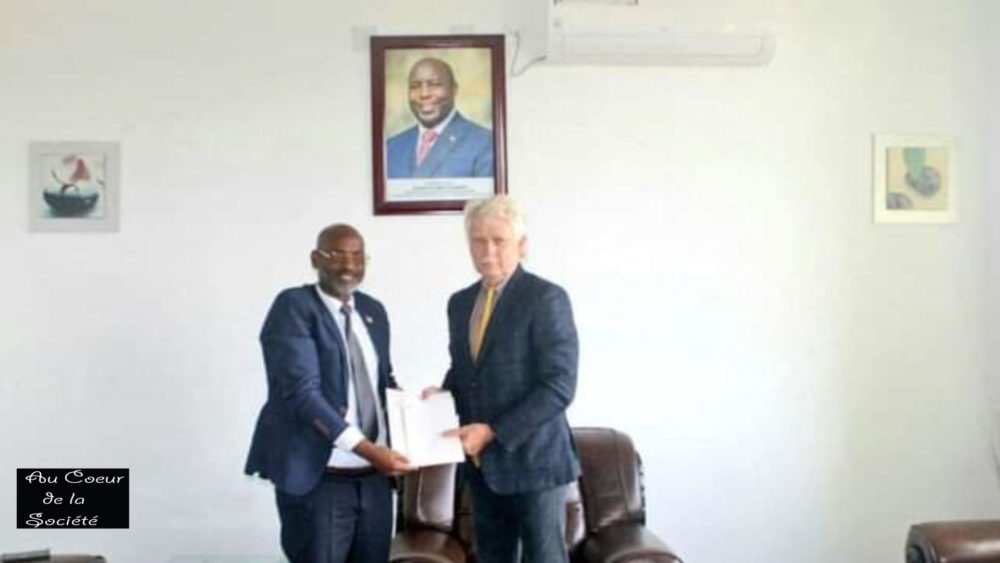 Au cœur de la société