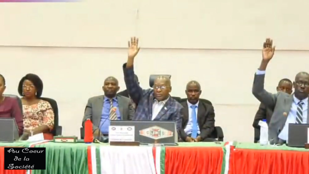 Au cœur de la société