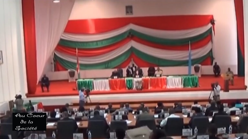 Au Cœur De La Société